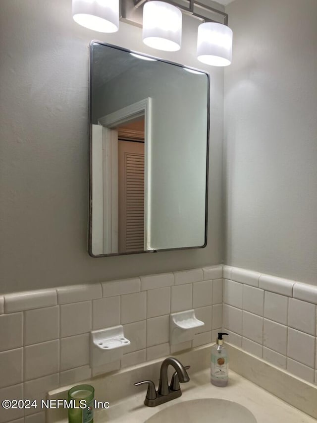 bathroom featuring sink