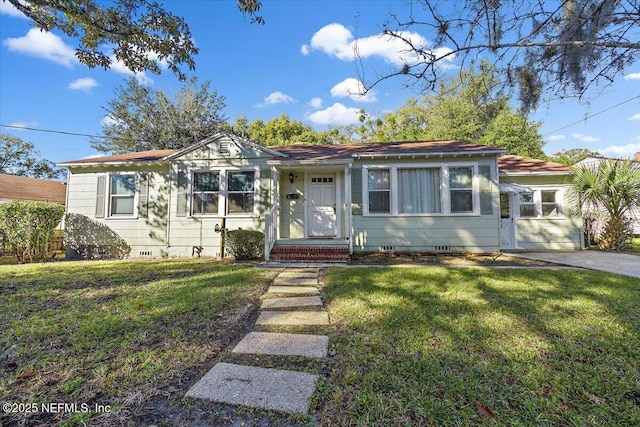 view of front of home with a front lawn