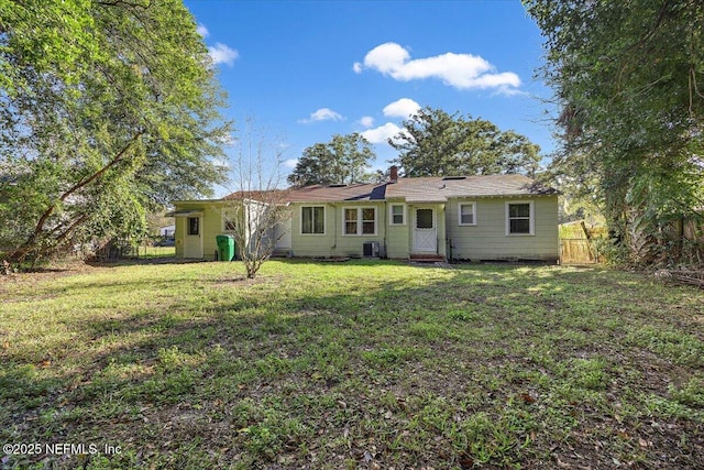 view of front of house with a front lawn