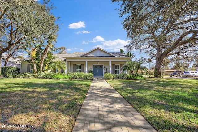 view of front facade with a front yard