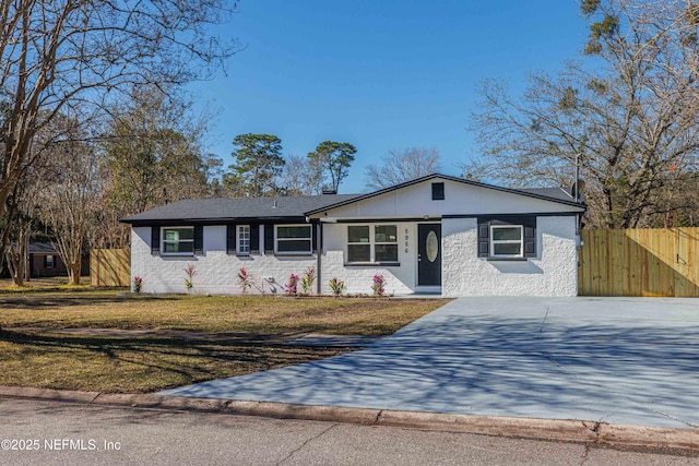 ranch-style house featuring a front lawn