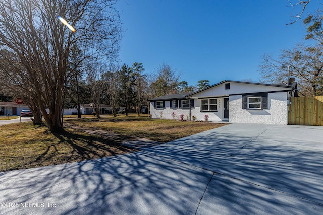 single story home featuring a front yard