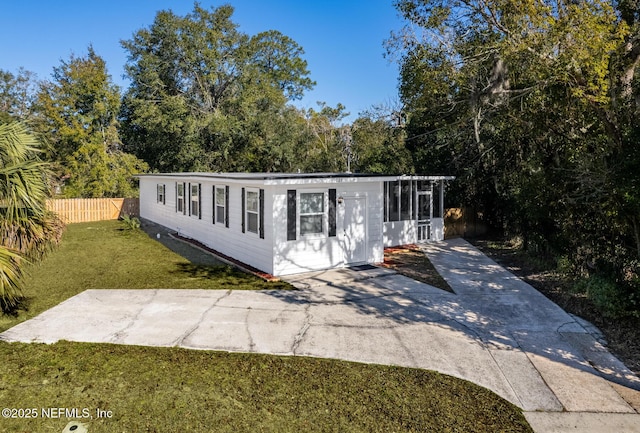 view of front of house with a front yard