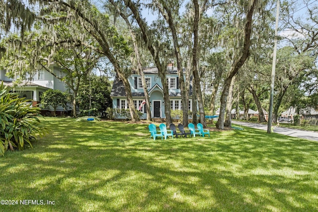 view of front of property with a front lawn