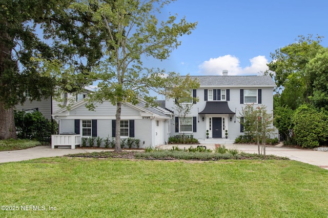 view of front of house with a front yard