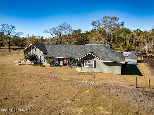 view of front of house featuring a front yard