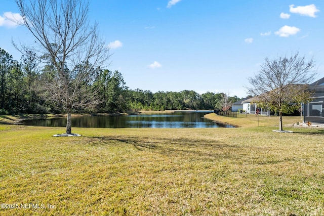 view of yard featuring a water view