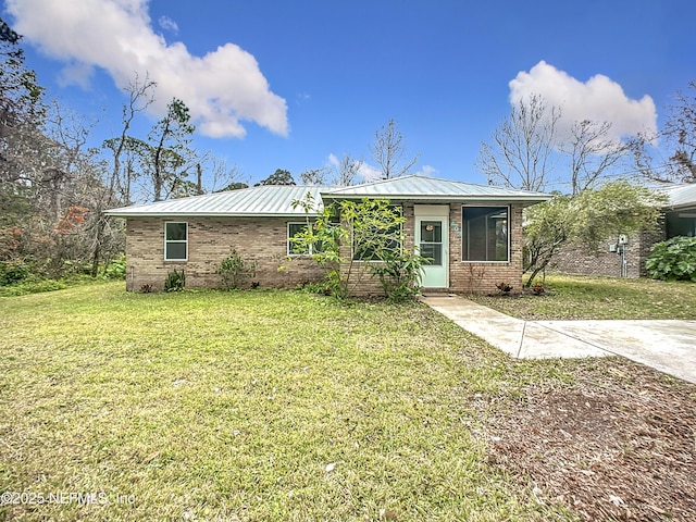 view of front of house featuring a front yard