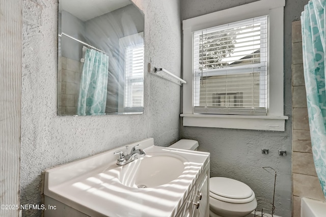 full bathroom with shower / bath combo with shower curtain, plenty of natural light, toilet, and vanity