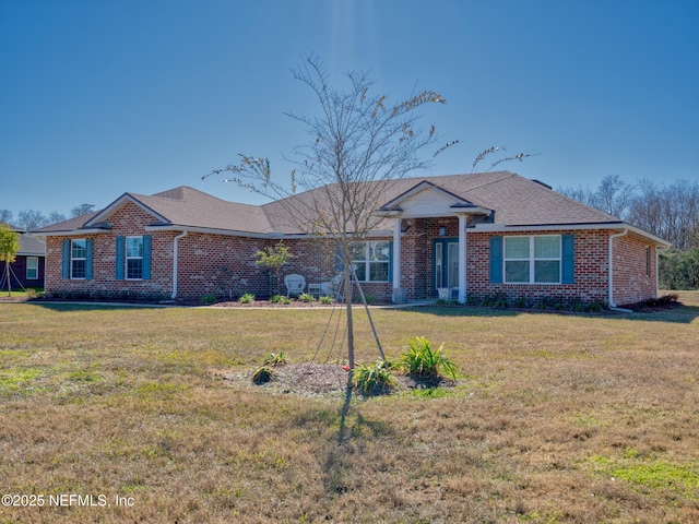 single story home featuring a front yard