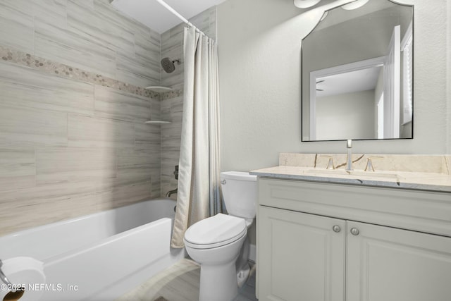 full bathroom with toilet, vanity, and shower / bath combo