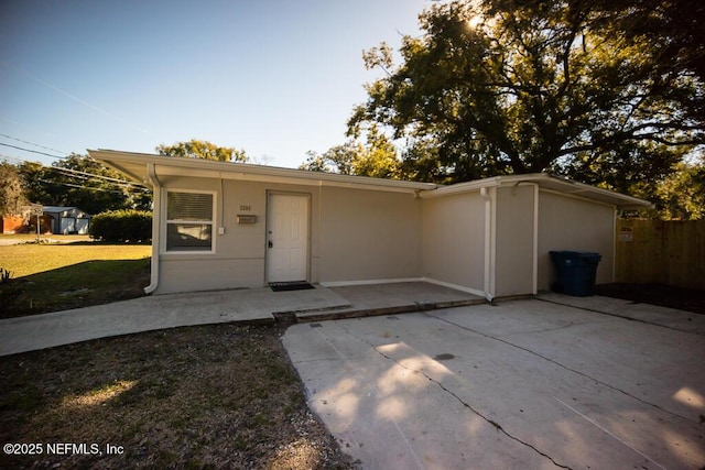 view of front of property featuring a patio area