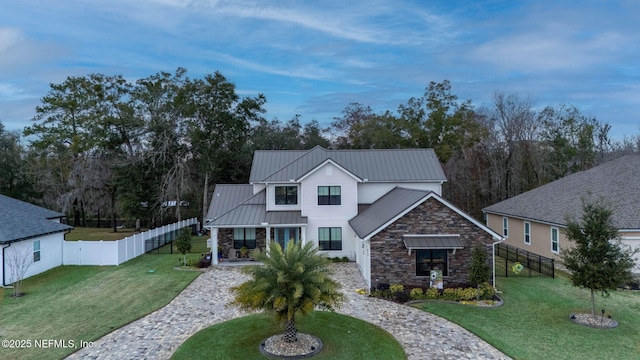 view of front facade with a front yard