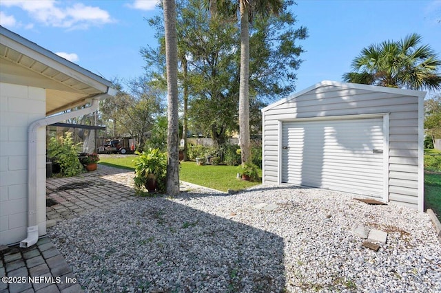 view of yard featuring a storage shed