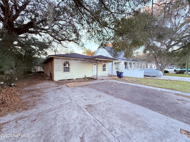 ranch-style house featuring covered porch