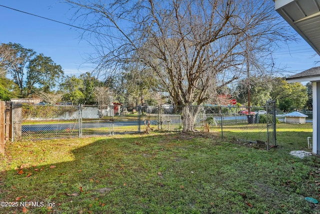 view of yard featuring a water view