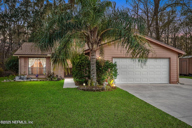 view of front facade featuring a garage and a front yard