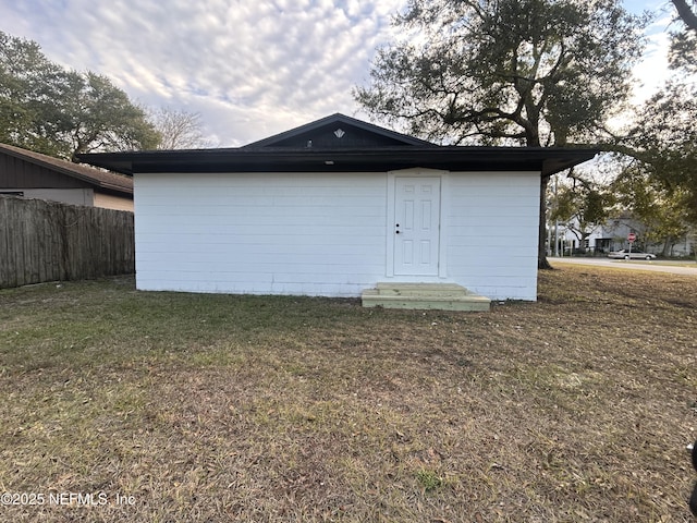 exterior space featuring a lawn