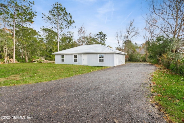 view of front of house with a front yard