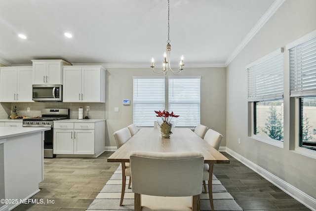 dining room featuring crown molding and a notable chandelier