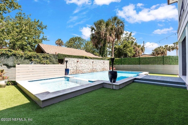 211 Belvedere St, Atlantic Beach, FL 32233 - view of swimming pool with an in-ground hot tub