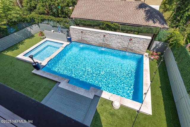 211 Belvedere St, Atlantic Beach, FL 32233 - view of swimming pool featuring an in-ground hot tub