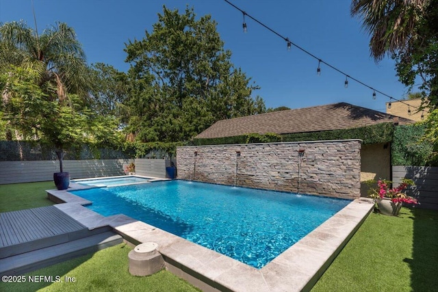 211 Belvedere St, Atlantic Beach, FL 32233 - view of swimming pool featuring a pool with connected hot tub