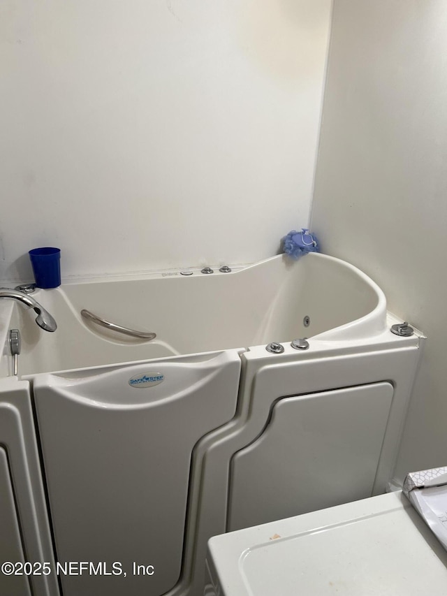 laundry area with washer / clothes dryer