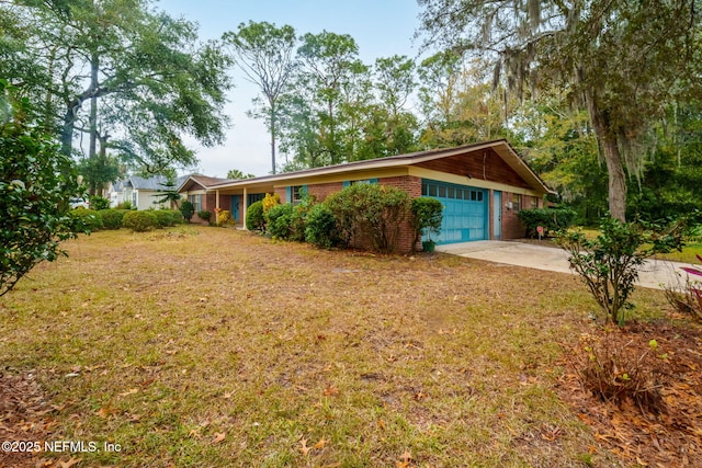 view of front of home with a front yard and a garage