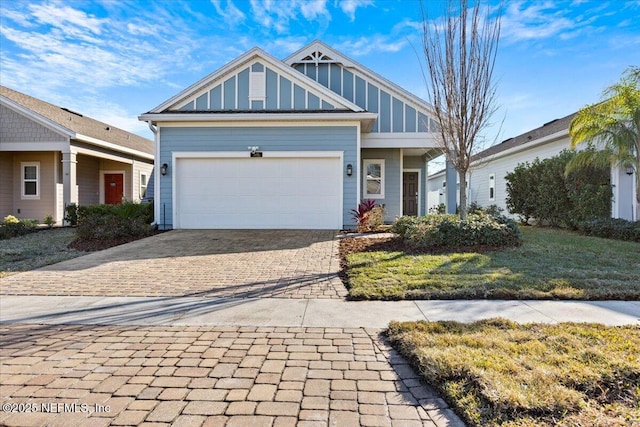 view of front facade with a garage and a front lawn