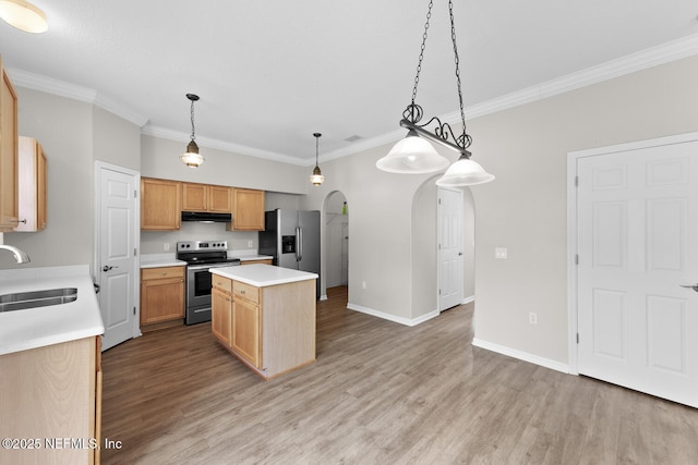 kitchen with sink, crown molding, decorative light fixtures, appliances with stainless steel finishes, and a kitchen island