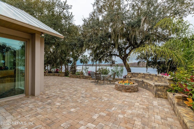 view of patio with an outdoor fire pit