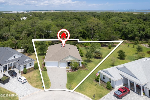 bird's eye view featuring a wooded view