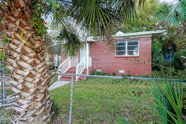 view of front facade with a front yard