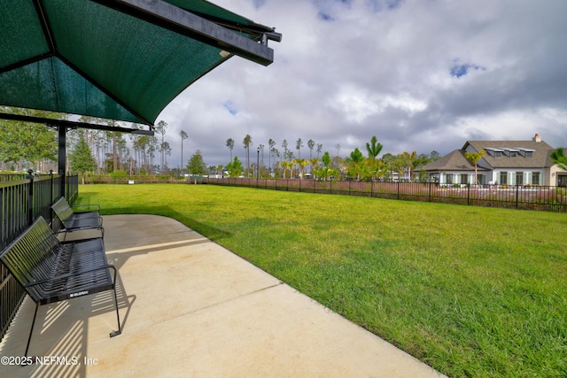 view of yard featuring a patio area