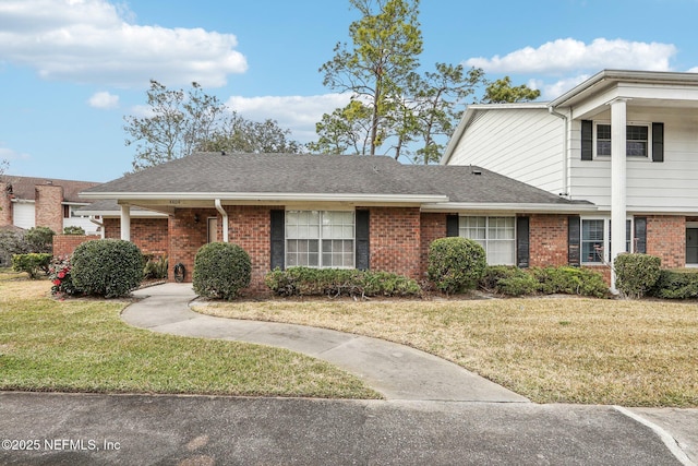 view of front of home featuring a front yard