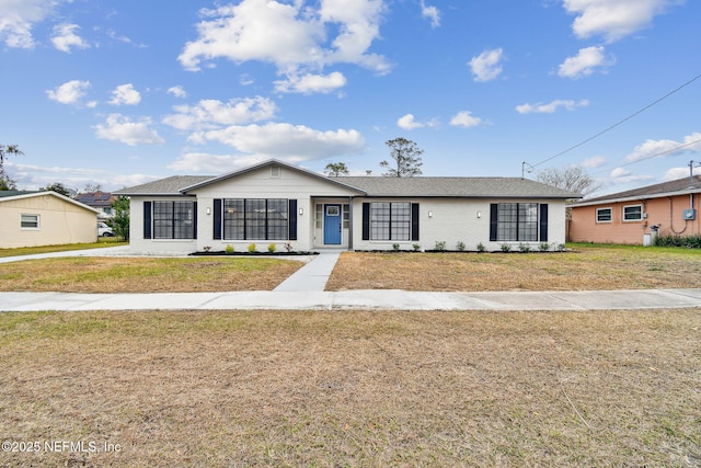 ranch-style house featuring a front lawn