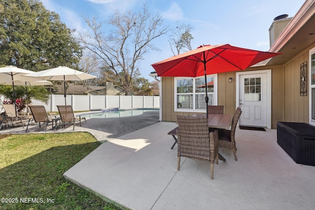 view of patio featuring a fenced in pool