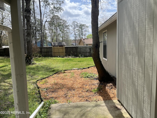 view of yard featuring fence