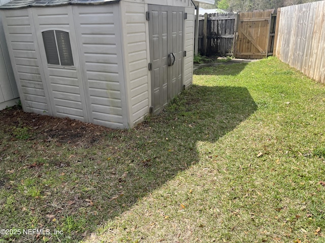 exterior space featuring a fenced backyard