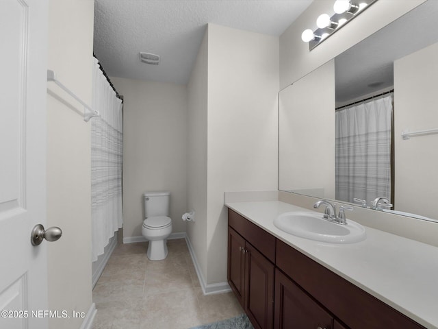 bathroom featuring a shower with curtain, vanity, a textured ceiling, and toilet