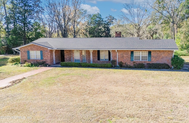 ranch-style house featuring a front yard