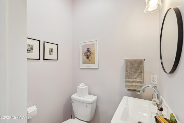 bathroom featuring sink and toilet