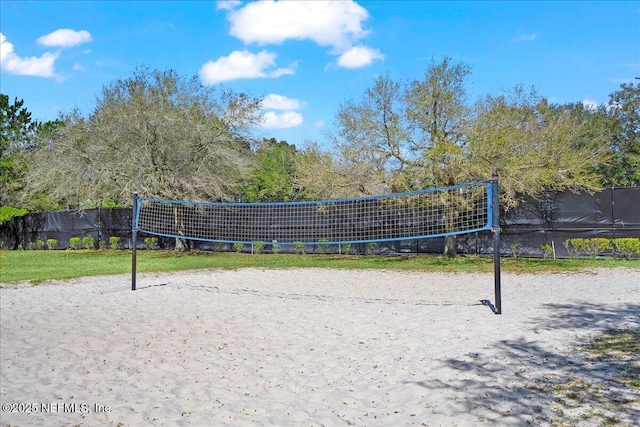 surrounding community with volleyball court and fence