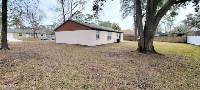 view of side of property featuring a lawn