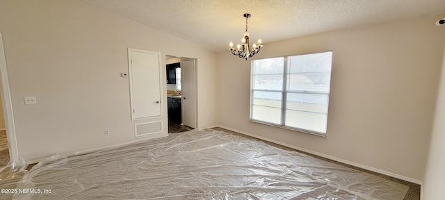 spare room featuring lofted ceiling, a notable chandelier, light carpet, and a textured ceiling