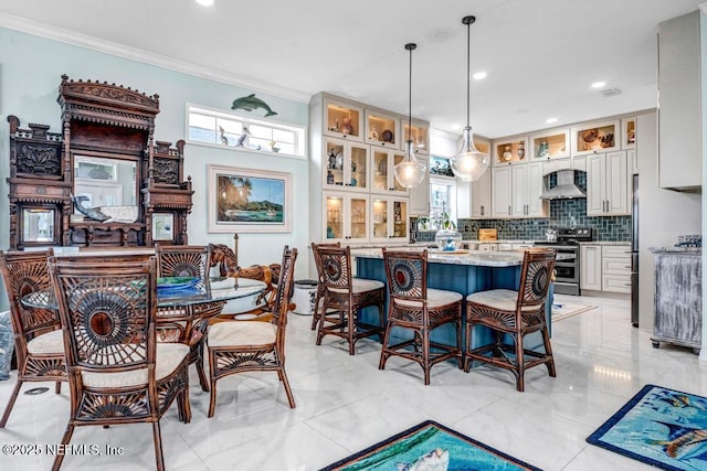 dining space featuring ornamental molding