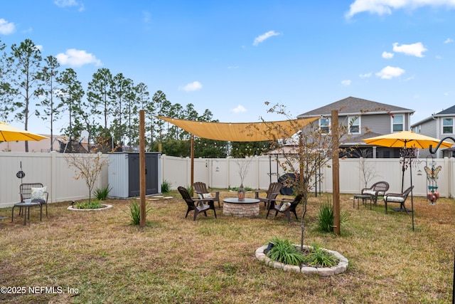 view of yard featuring an outdoor fire pit