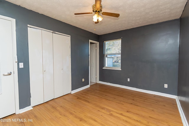 unfurnished bedroom with a textured ceiling, ceiling fan, and light hardwood / wood-style flooring