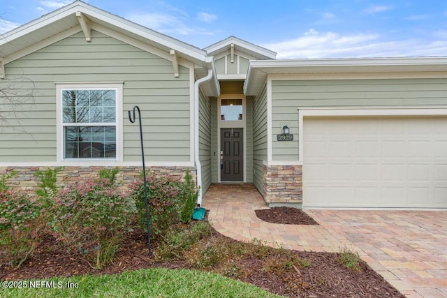 view of front of property featuring a garage